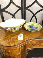 Overview of both bowls on tabletop