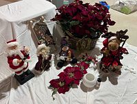 Overall lot showing all eight holiday décor items
