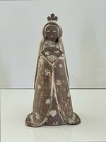 Front view of pottery figurine