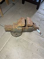 side view of vise showing jaws and swivel base
