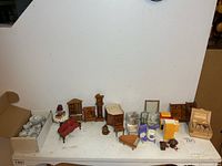 Overview of all miniature items on tabletop