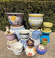 Group shot of all assorted pots showing quantity, sizes and colors