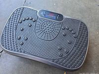 Full view of AXV vibration plate top and surface