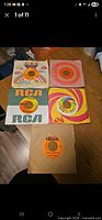 Overview of five 45 rpm records in assorted sleeves