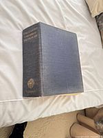 Front view of navy cloth hardcover Oxford Universal Dictionary
