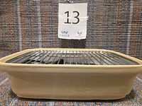 Overall view of ceramic base with cooking grid