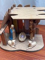 overall view of wood manger with all figures displayed
