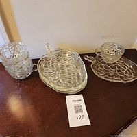 Set showing stacked cups and stacked trays