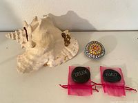 Full lot: conch shell, painted rock, engraved stones, pouches