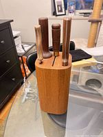 Block with knives and honing steel inserted