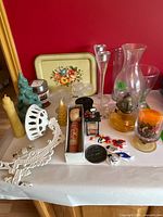 Overview of all decorative items on table