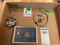 Overview of all jewellery pieces in box