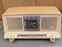 Front view showing entire Viking clock radio