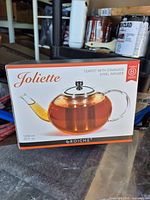 Front of Grosche Joliette teapot box showing product image and capacity