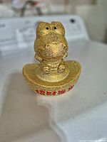 Front view showing animal figure, glitter finish, red accents