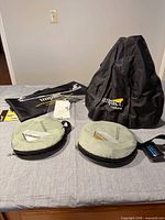 Softbox shell, carrying bag and two reflector discs in pouches