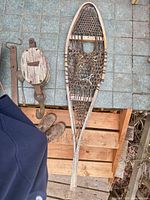 Snowshoe, pulley and shoes overview