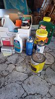 Full lot overview on table showing all containers