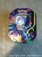 Closed collector tin top view