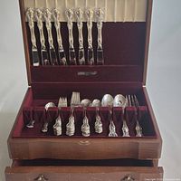Open chest showing knives in lid rack and flatware in main compartment