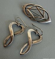 Brooch and pair of earrings front view