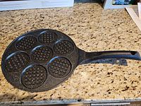Top view showing seven waffle cavities and speckled coating