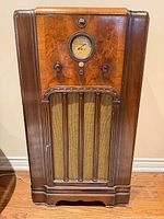 Full frontal view of Sparton model 580 console radio displaying cabinet, grille and knobs