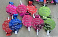 Round foil blowout noise makers