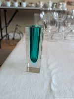 oblique view showing clear block and green interior well