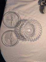 Overview of two divided dishes and one ribbed bowl