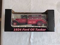 Front of boxed 1934 Ford Oil Tanker Snap-on die-cast truck
