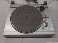 Top view of Dual CS 620 Q turntable showing platter, tonearm, dust cover and overall condition