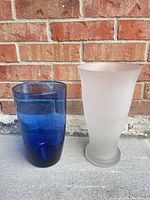 Both vases side by side, blue and frosted