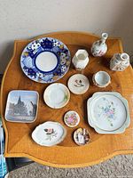 Overview of all seven porcelain pieces on table