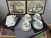 Entire lot: cups, saucers, napkins, rings, placemats, framed prints
