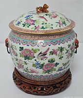 Full view of covered jardiniere on stand