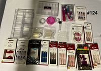 Overview of all nail sets, clear tip cases, tools and accessories