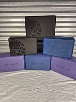 Six yoga blocks arranged; shows colors and quantity