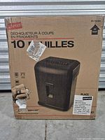 Front of Staples shredder box showing product image and 10-sheet spec