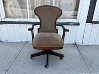 Front view of Fanch rolling chair