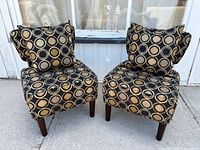 Front view of both chairs with cushions