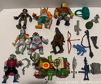 Full lot overview showing figures, vehicle and accessories