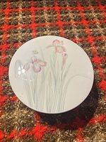 Top view showing iris design on lid