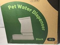 Front of sealed Gardner Pet box showing product illustration, 6 L capacity, colour black
