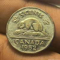 Reverse of 1952 Canadian 5-cent coin showing beaver and date