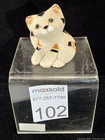 Front-left view of Artesania Rinconada calico kitten figurine