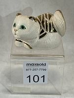 Front and side view of the Artesania Rinconada white cat figurine showing size and gold overlay