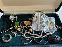 overview of velvet jewellery box and contents