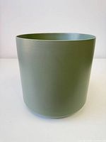 planter front view showing color finish and cylindrical shape
