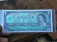 Obverse of banknote showing serial number 7567059 and portrait of Queen Elizabeth II